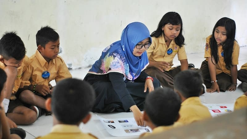 Foto Supervisi Pendidikan Profesi Guru: unsplash.com/@husniatisalma